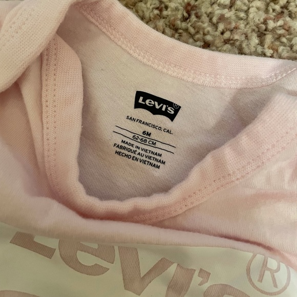 Baby girl Levi bodysuit - Picture 2 of 4